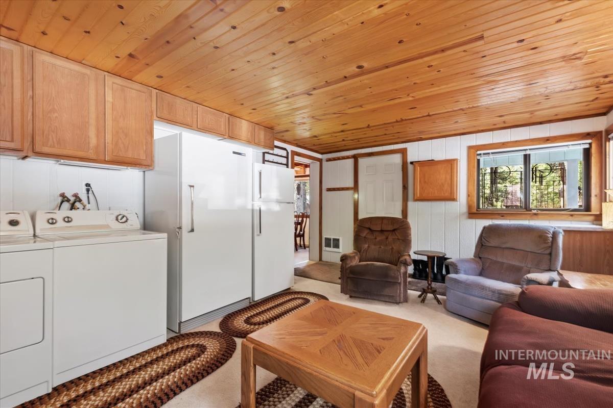 10 Bransons Dr, Lowman, Idaho 83637, 3 Bedrooms, 2 Bathrooms, Residential For Sale, Price $475,000, 98966759