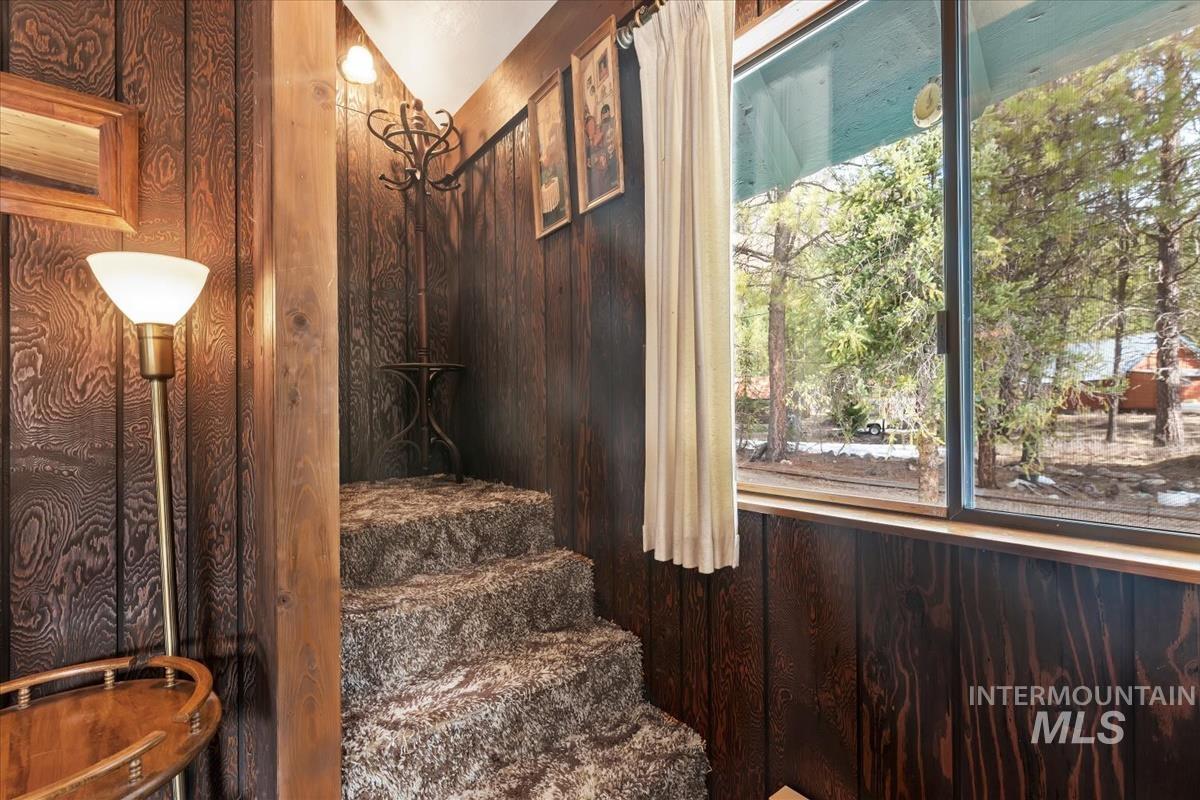 10 Bransons Dr, Lowman, Idaho 83637, 3 Bedrooms, 2 Bathrooms, Residential For Sale, Price $475,000, 98966759