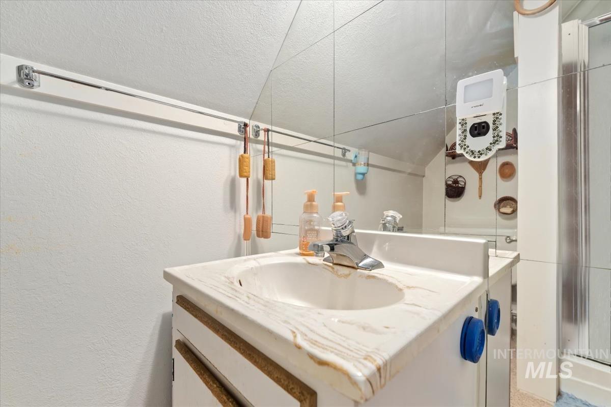 10 Bransons Dr, Lowman, Idaho 83637, 3 Bedrooms, 2 Bathrooms, Residential For Sale, Price $475,000, 98966759