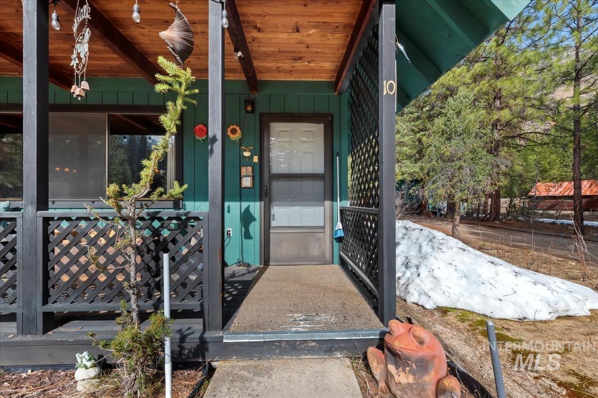 10 Bransons Dr, Lowman, Idaho 83637, 3 Bedrooms, 2 Bathrooms, Residential For Sale, Price $475,000, 98966759