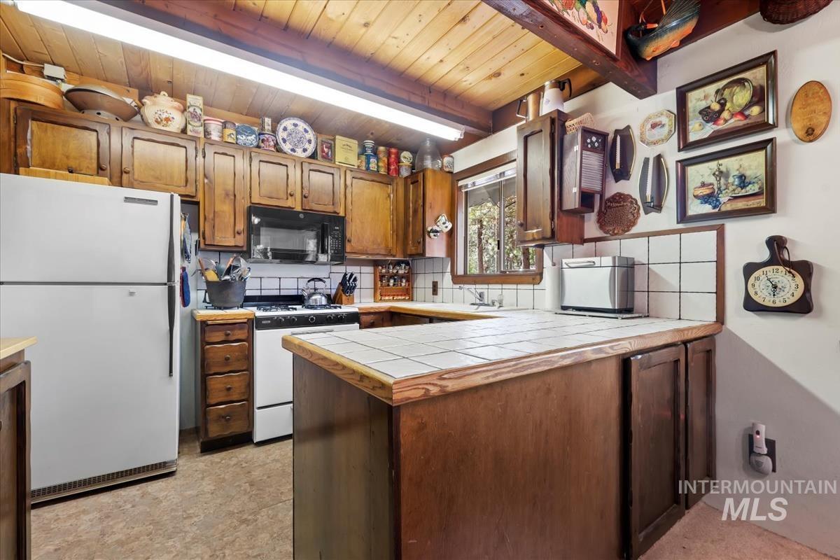 10 Bransons Dr, Lowman, Idaho 83637, 3 Bedrooms, 2 Bathrooms, Residential For Sale, Price $475,000, 98966759