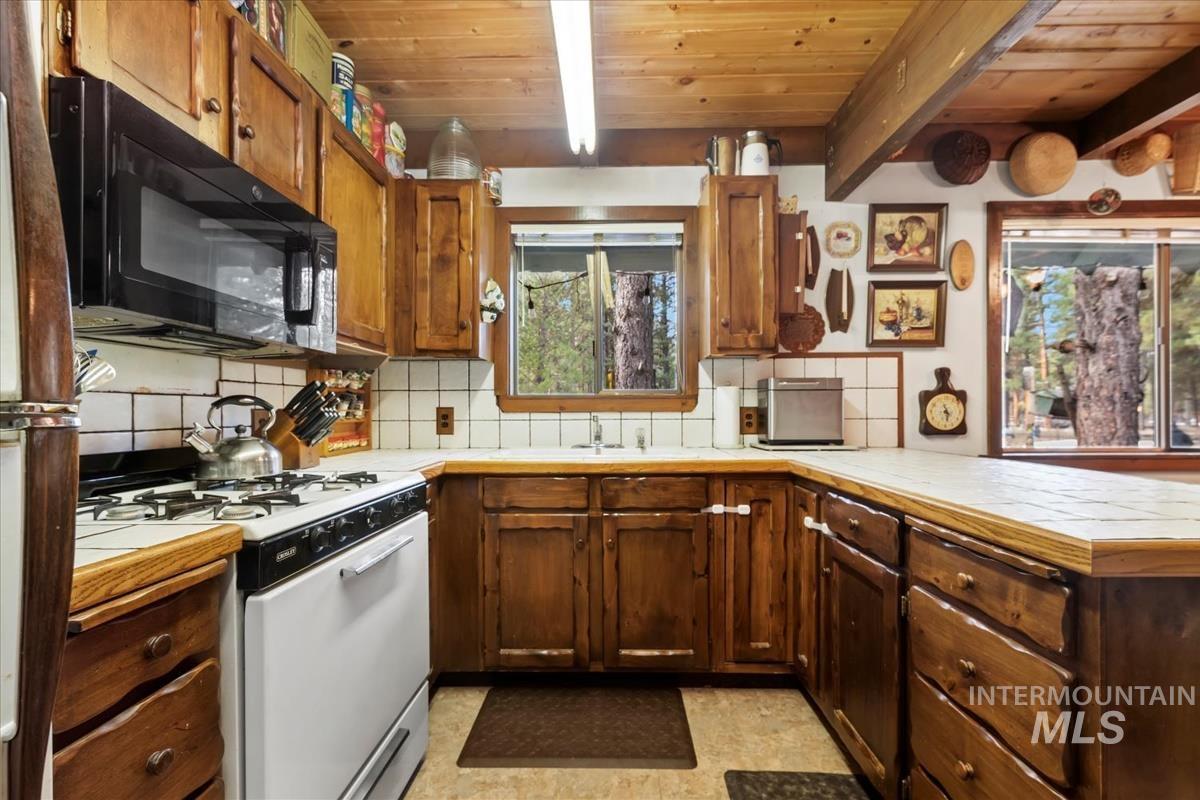 10 Bransons Dr, Lowman, Idaho 83637, 3 Bedrooms, 2 Bathrooms, Residential For Sale, Price $475,000, 98966759