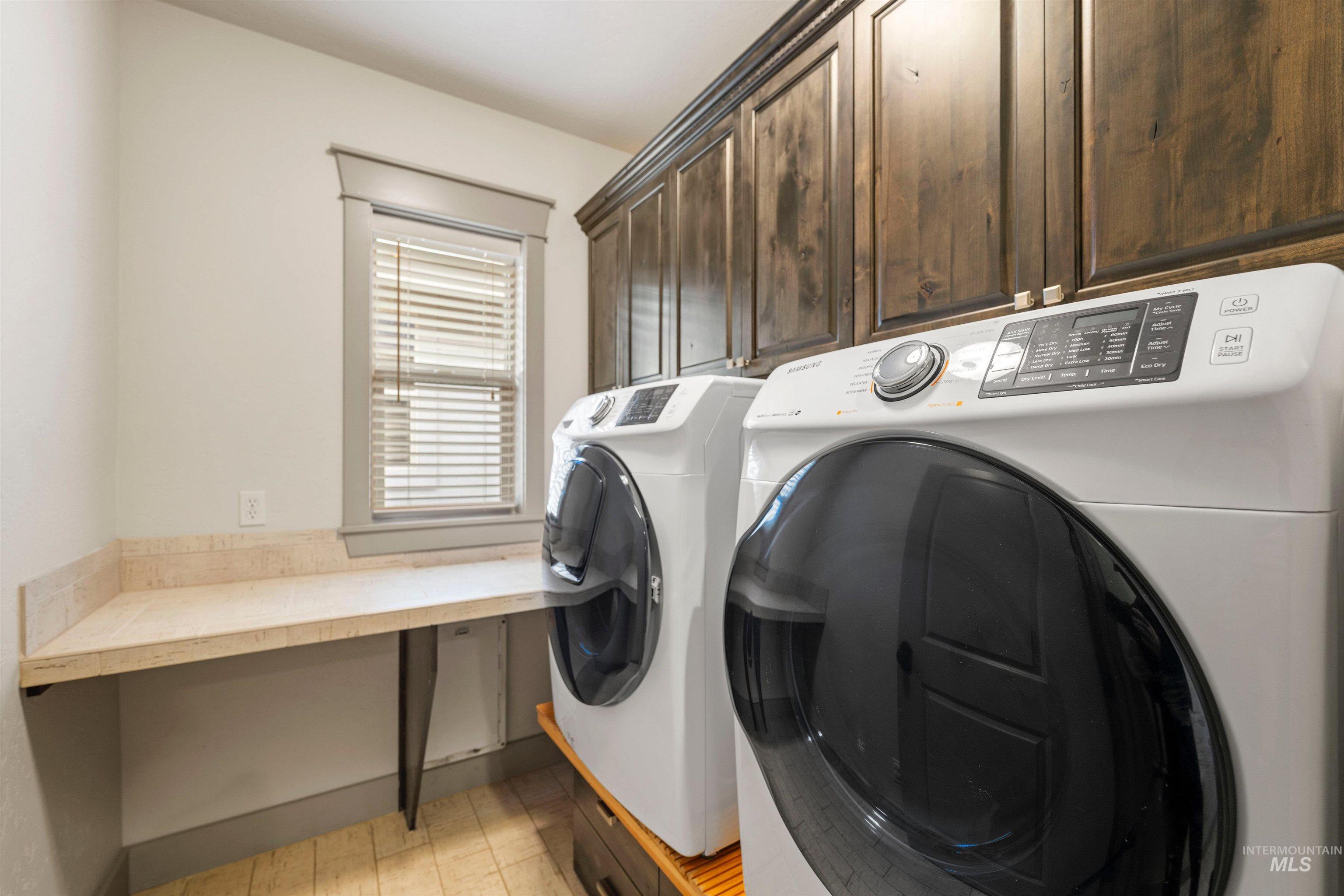 1008 E Insignia Drive, Boise, Idaho 83716, 4 Bedrooms, 3 Bathrooms, Residential For Sale, Price $898,989, 98966778