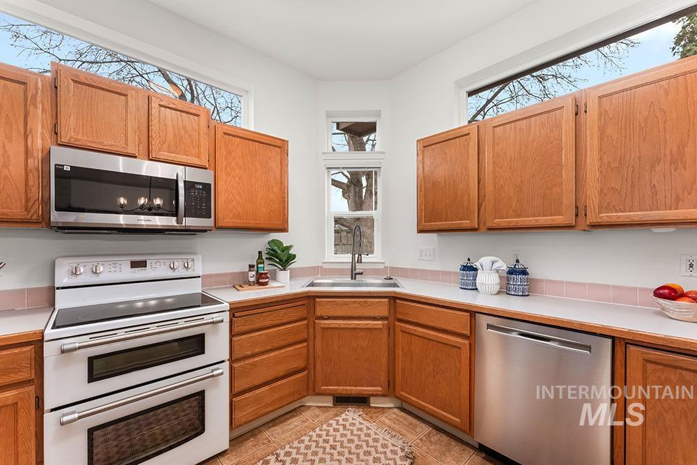 1723 W Hendricks St, Meridian, Idaho 83646, 3 Bedrooms, 2 Bathrooms, Residential For Sale, Price $398,000, 98966792