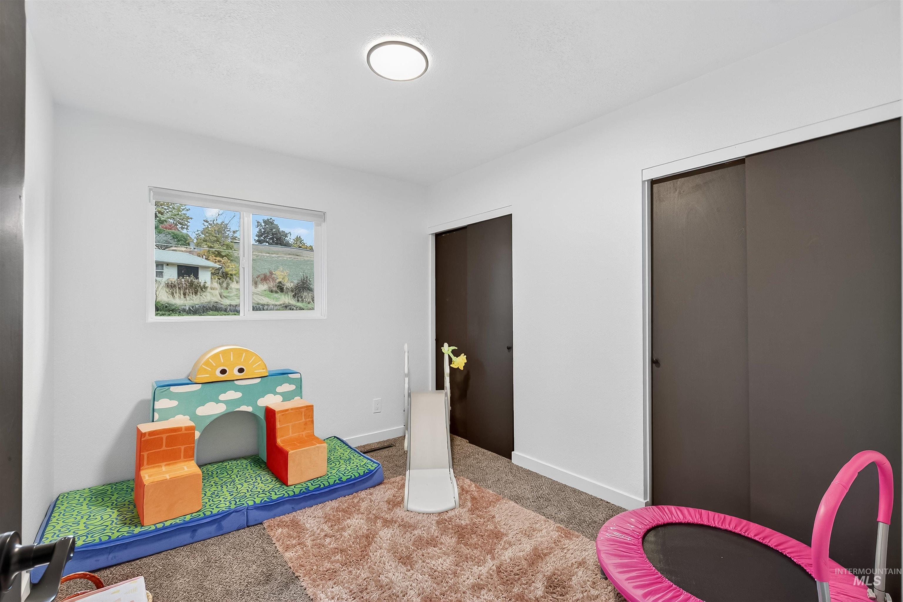 Recreation room featuring carpet and baseboards