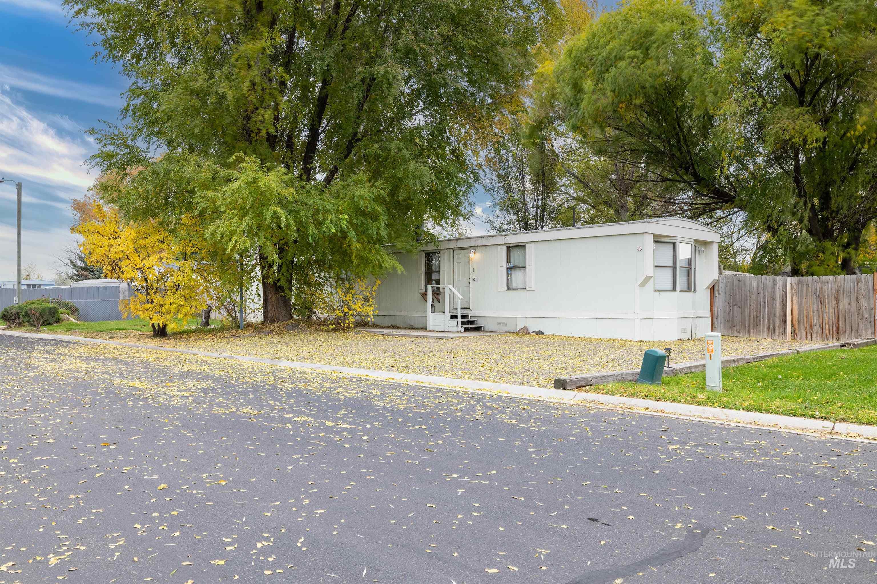 Manufactured / mobile home featuring entry steps