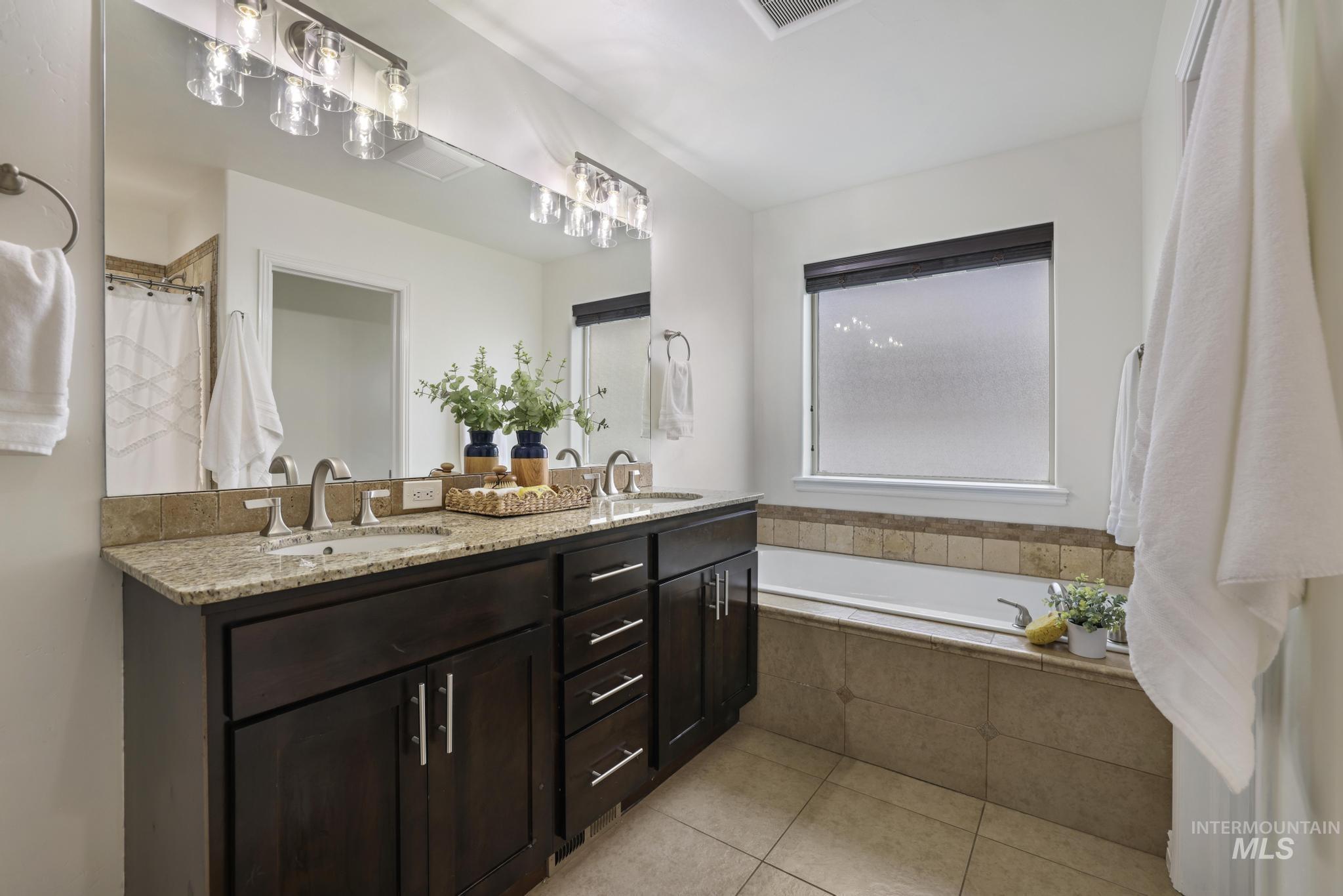 1021 Paintbrush Ave, Kimberly, Idaho 83341, 5 Bedrooms, 3 Bathrooms, Residential For Sale, Price $549,900, 98966824