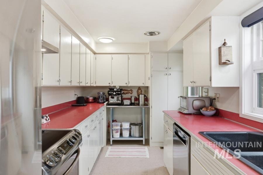 1111 E Sixth Street, Moscow, Idaho 83843, 4 Bedrooms, 2 Bathrooms, Residential For Sale, Price $444,000, 98966826