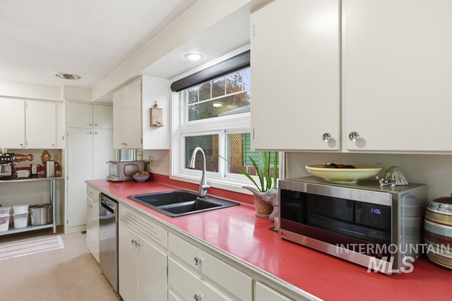 1111 E Sixth Street, Moscow, Idaho 83843, 4 Bedrooms, 2 Bathrooms, Residential For Sale, Price $444,000, 98966826