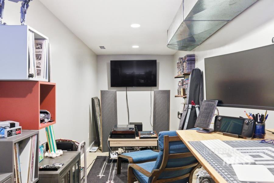 1111 E Sixth Street, Moscow, Idaho 83843, 4 Bedrooms, 2 Bathrooms, Residential For Sale, Price $444,000, 98966826