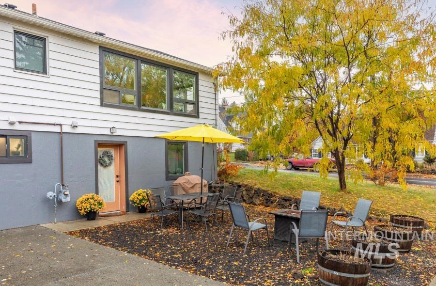 1111 E Sixth Street, Moscow, Idaho 83843, 4 Bedrooms, 2 Bathrooms, Residential For Sale, Price $444,000, 98966826