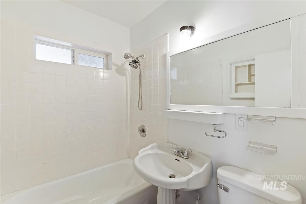 612 S Pine St, Nampa, Idaho 83686, 2 Bedrooms, 1 Bathroom, Residential For Sale, Price $314,900, 98966827