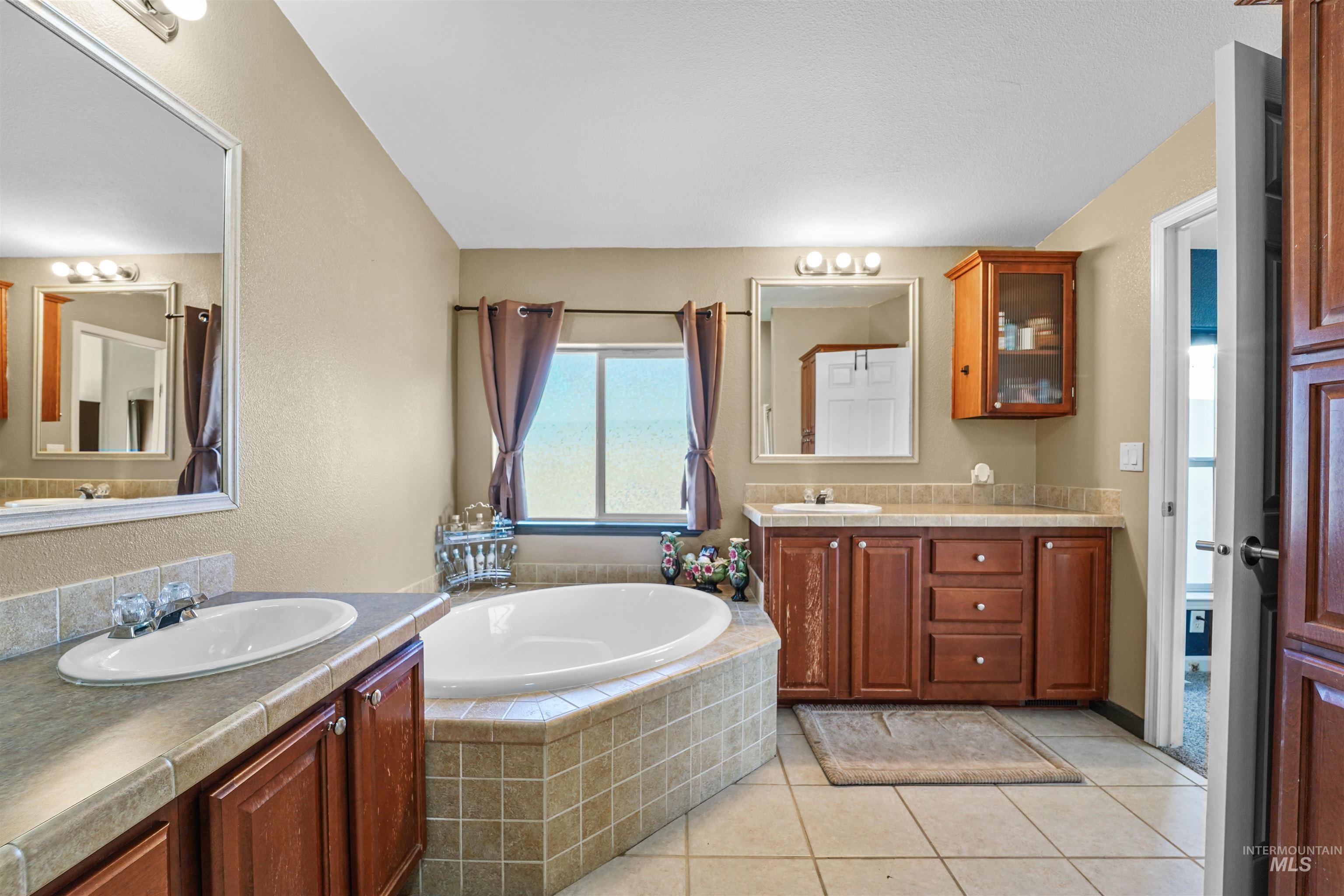 5494 Oasis Rd, Caldwell, Idaho 83607, 3 Bedrooms, 2 Bathrooms, Residential For Sale, Price $558,000, 98966838