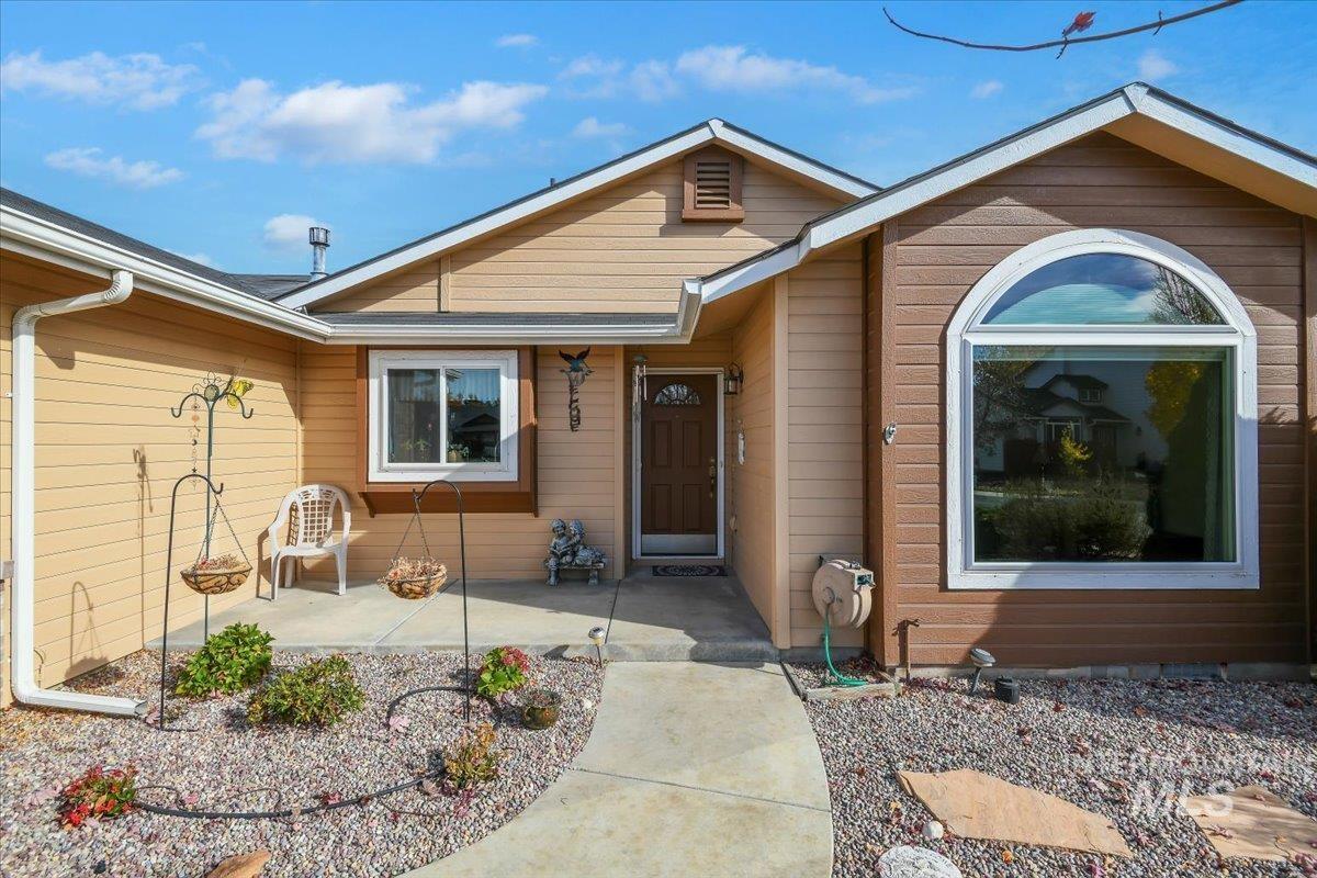 3282 S Featherly Way, Boise, Idaho 83709, 3 Bedrooms, 2 Bathrooms, Residential For Sale, Price $449,900, 98966843