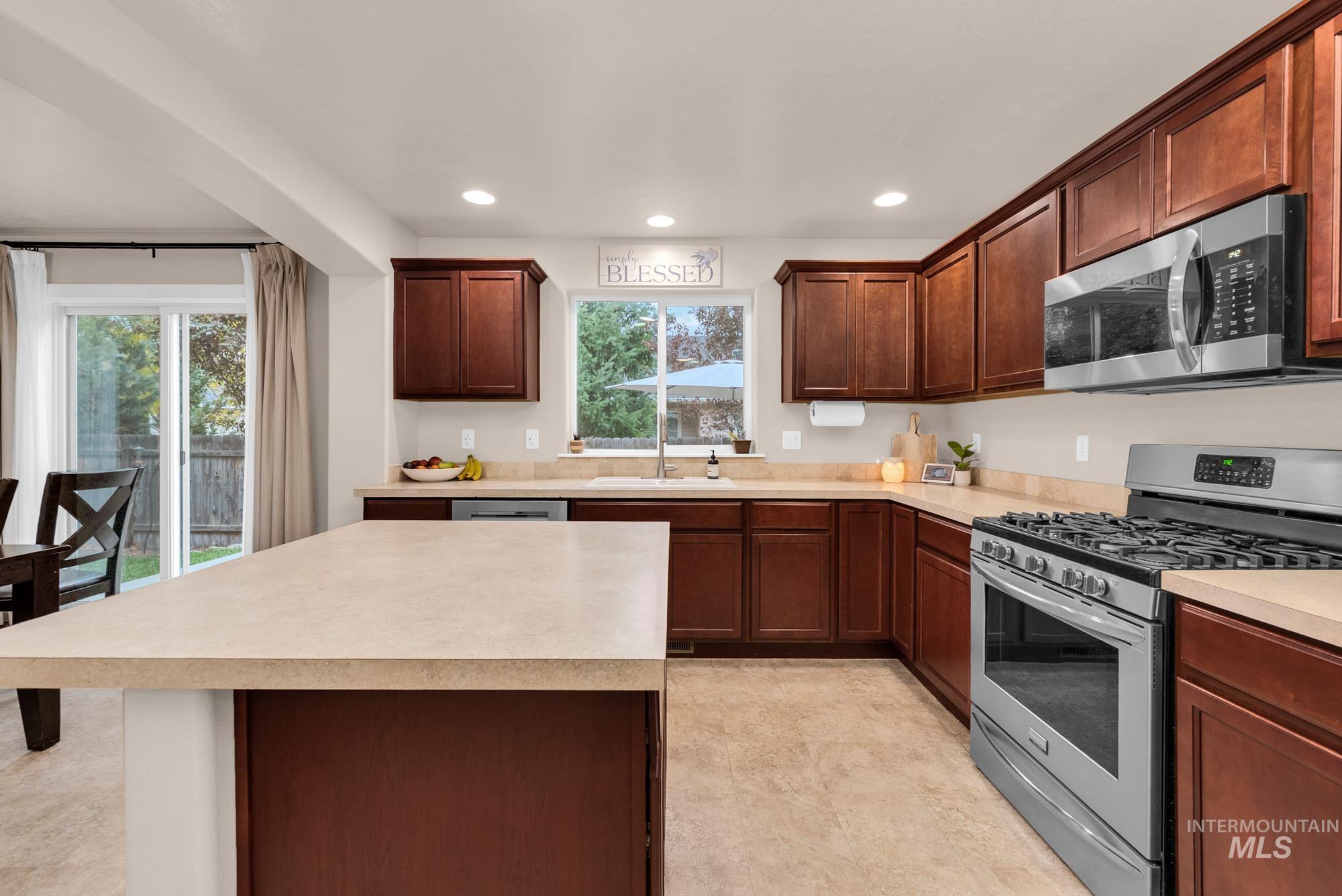 7688 N Hole in One Pl, Boise, Idaho 83714, 4 Bedrooms, 2.5 Bathrooms, Residential For Sale, Price $535,000, 98966872