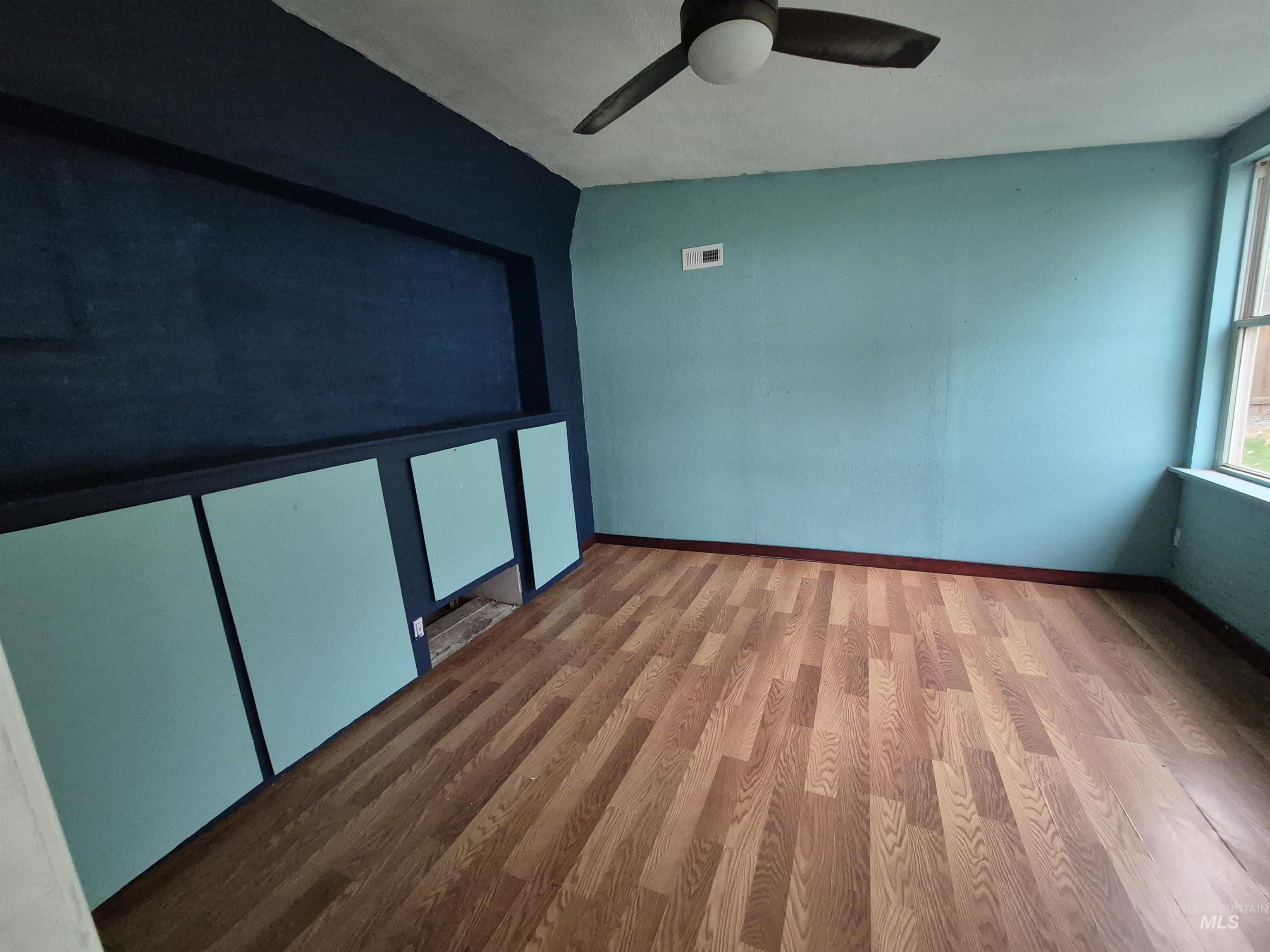 Unfurnished room with light wood finished floors and ceiling fan