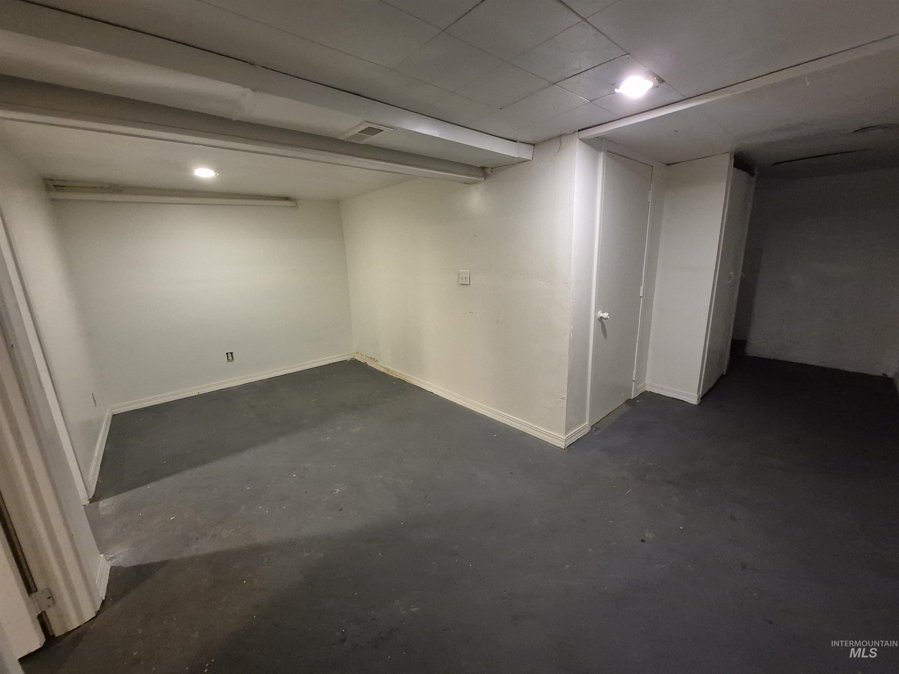 Finished basement featuring baseboards