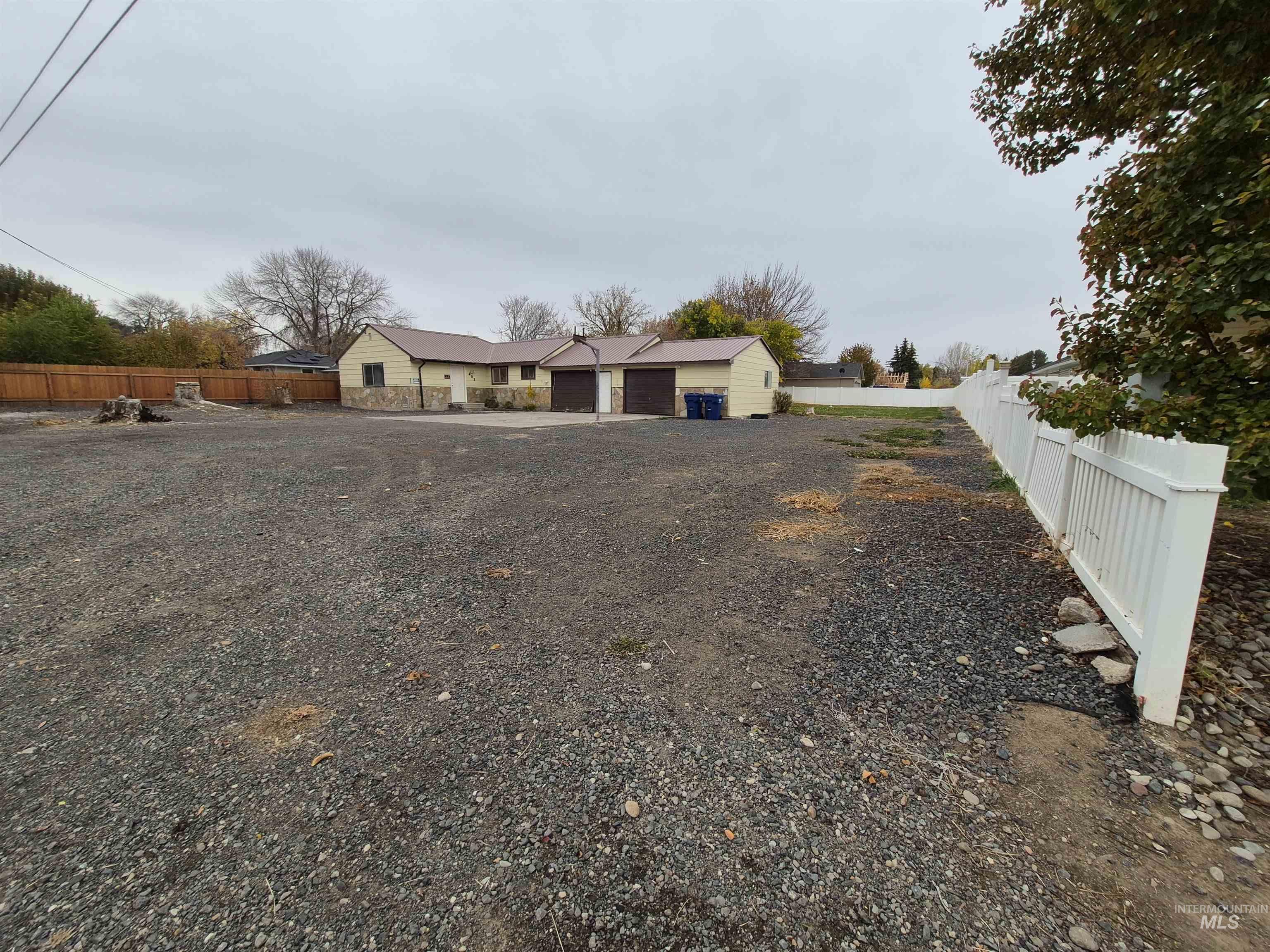 View of front of house with a garage and driveway