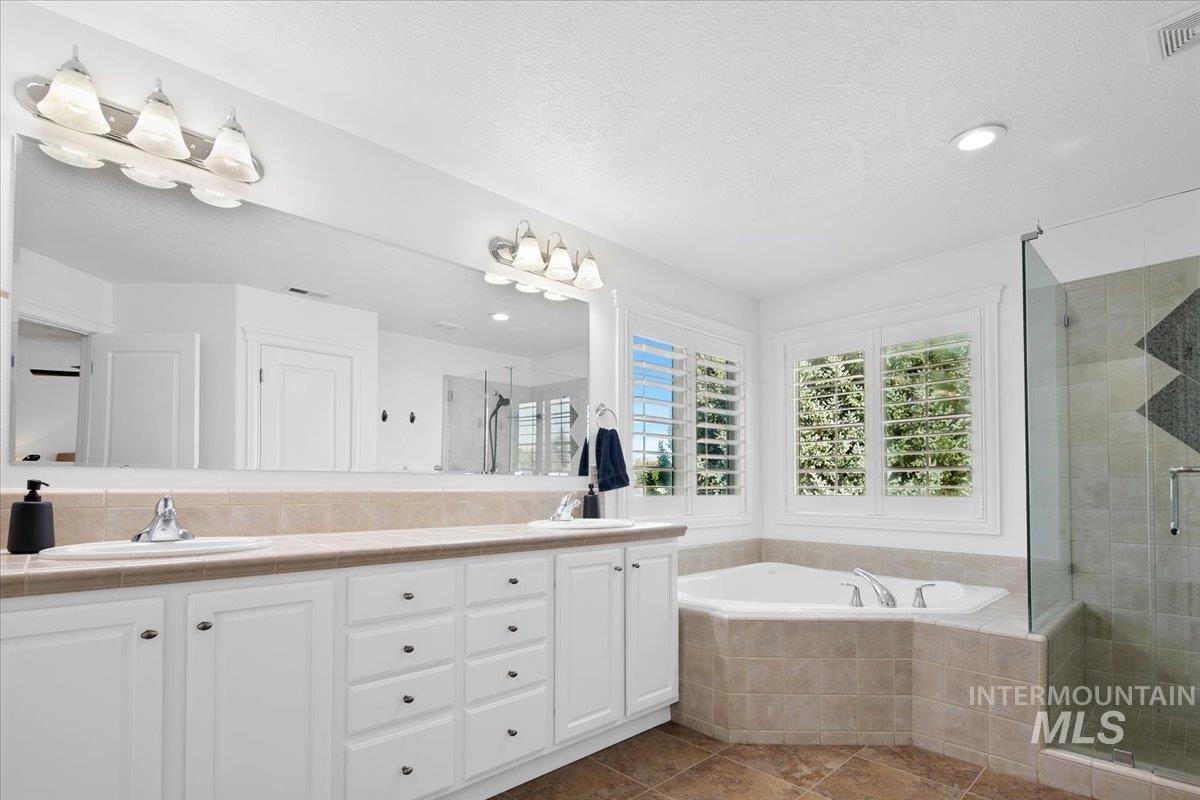 650 N Clearpoint Way, Eagle, Idaho 83616-7207, 5 Bedrooms, 3 Bathrooms, Residential For Sale, Price $998,000, 98966881