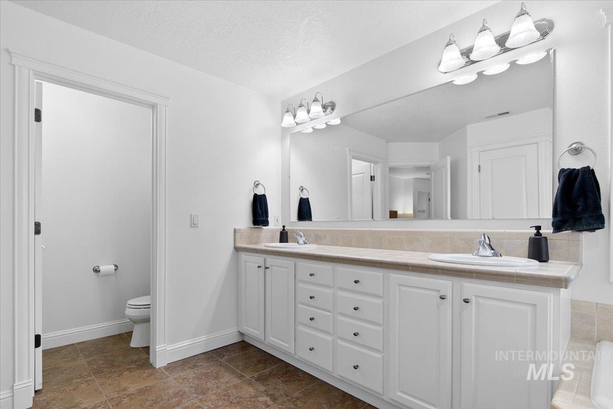 650 N Clearpoint Way, Eagle, Idaho 83616-7207, 5 Bedrooms, 3 Bathrooms, Residential For Sale, Price $998,000, 98966881