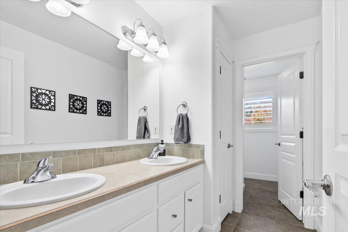 650 N Clearpoint Way, Eagle, Idaho 83616-7207, 5 Bedrooms, 3 Bathrooms, Residential For Sale, Price $998,000, 98966881