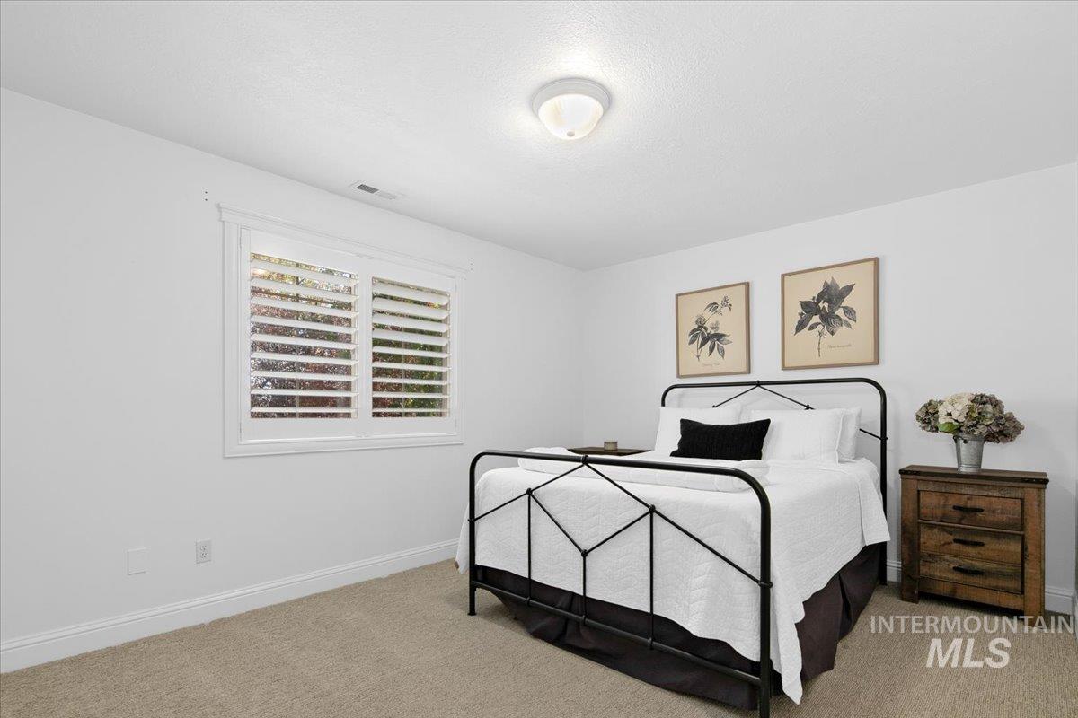 650 N Clearpoint Way, Eagle, Idaho 83616-7207, 5 Bedrooms, 3 Bathrooms, Residential For Sale, Price $998,000, 98966881