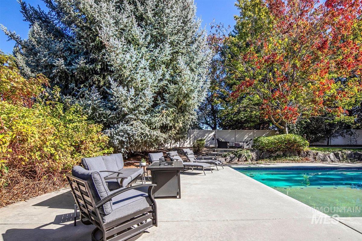 650 N Clearpoint Way, Eagle, Idaho 83616-7207, 5 Bedrooms, 3 Bathrooms, Residential For Sale, Price $998,000, 98966881