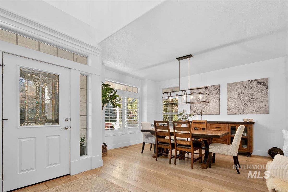 650 N Clearpoint Way, Eagle, Idaho 83616-7207, 5 Bedrooms, 3 Bathrooms, Residential For Sale, Price $998,000, 98966881