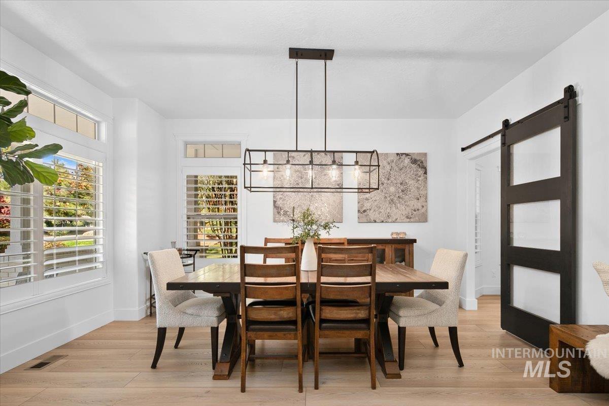 650 N Clearpoint Way, Eagle, Idaho 83616-7207, 5 Bedrooms, 3 Bathrooms, Residential For Sale, Price $998,000, 98966881