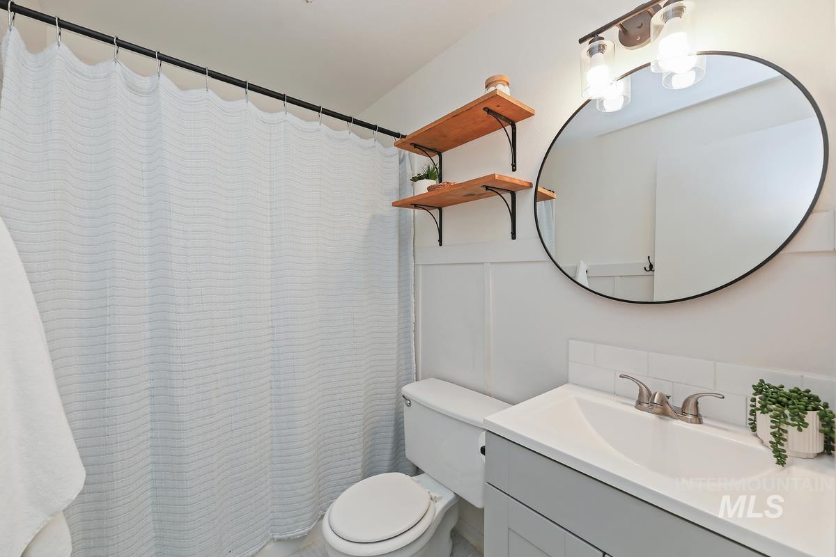 285 E 14th North, Mountain Home, Idaho 83647, 3 Bedrooms, 2 Bathrooms, Residential For Sale, Price $285,000, 98966905