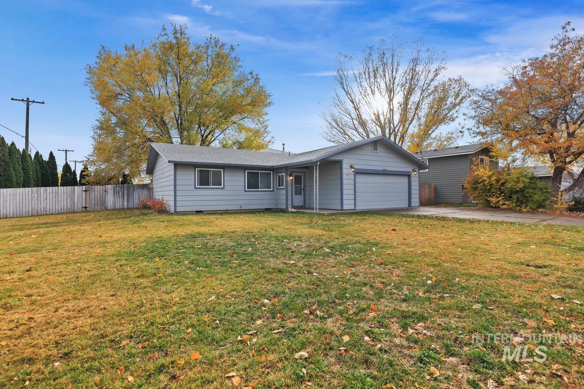 285 E 14th North, Mountain Home, Idaho 83647, 3 Bedrooms, 2 Bathrooms, Residential For Sale, Price $285,000, 98966905