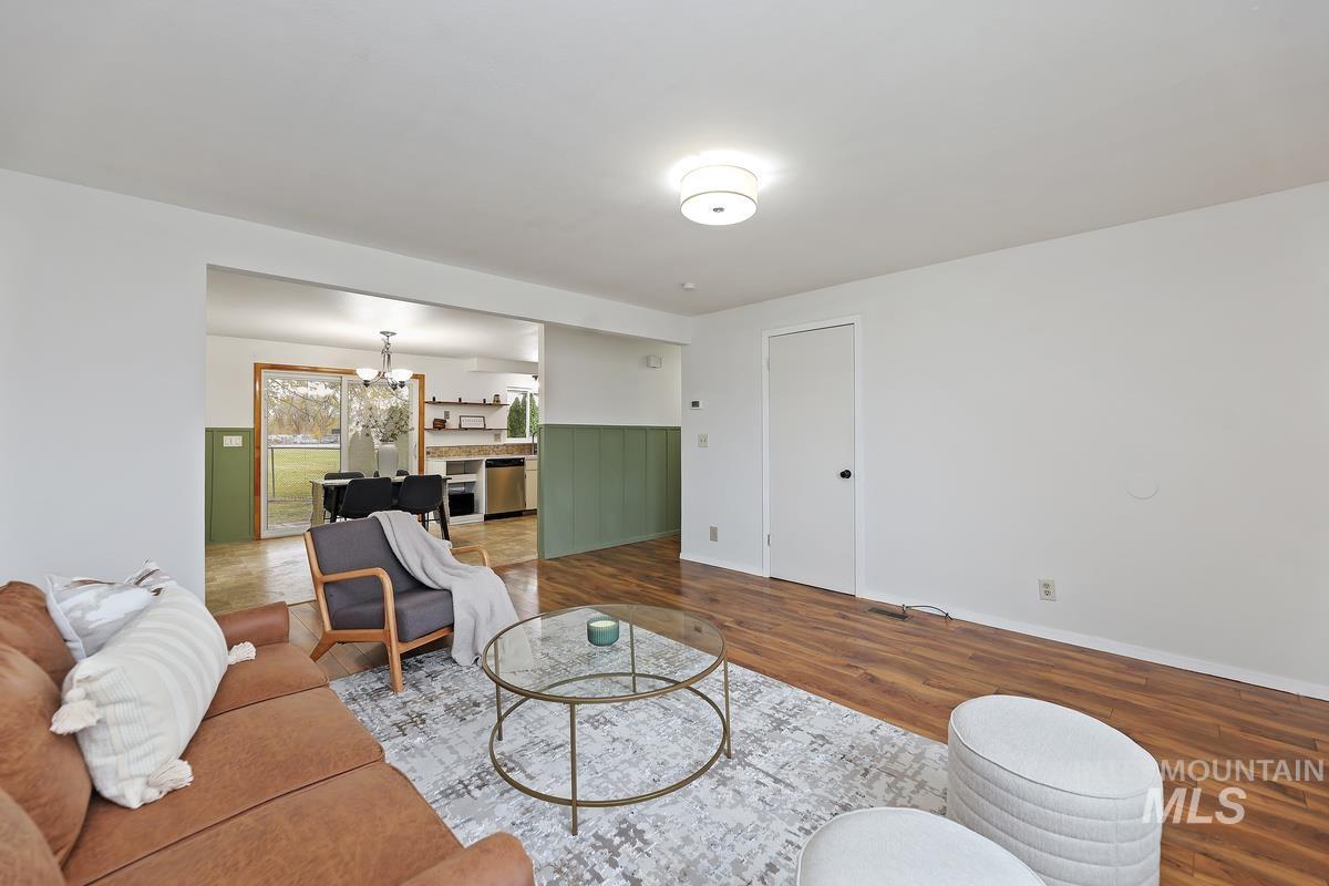 285 E 14th North, Mountain Home, Idaho 83647, 3 Bedrooms, 2 Bathrooms, Residential For Sale, Price $285,000, 98966905