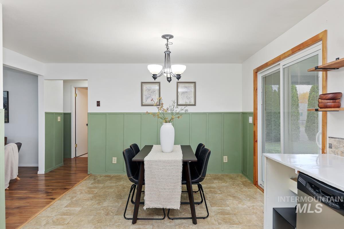 285 E 14th North, Mountain Home, Idaho 83647, 3 Bedrooms, 2 Bathrooms, Residential For Sale, Price $285,000, 98966905