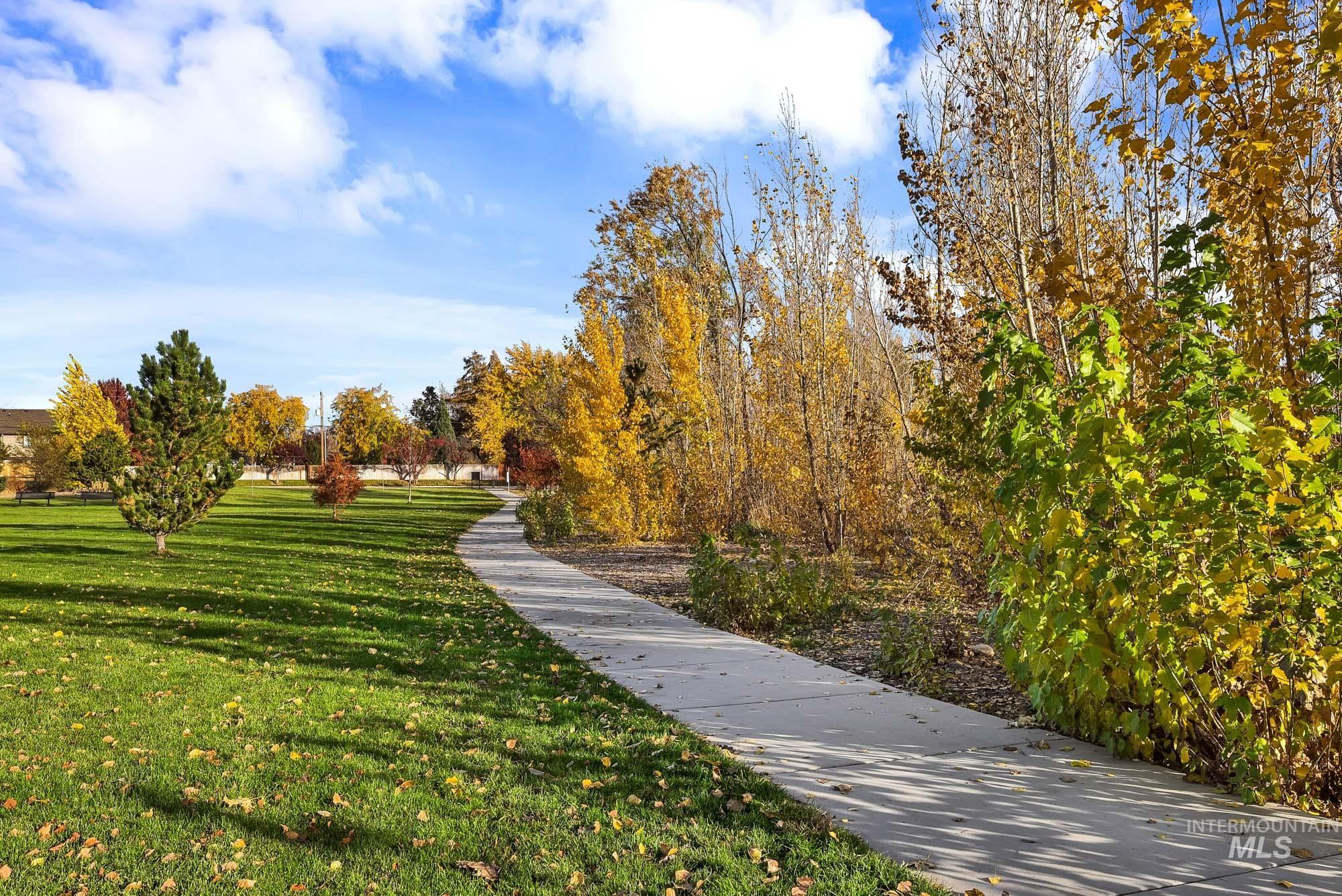 10090 W Lincroft St, Boise, Idaho 83704, 3 Bedrooms, 2 Bathrooms, Residential For Sale, Price $390,000, 98966909