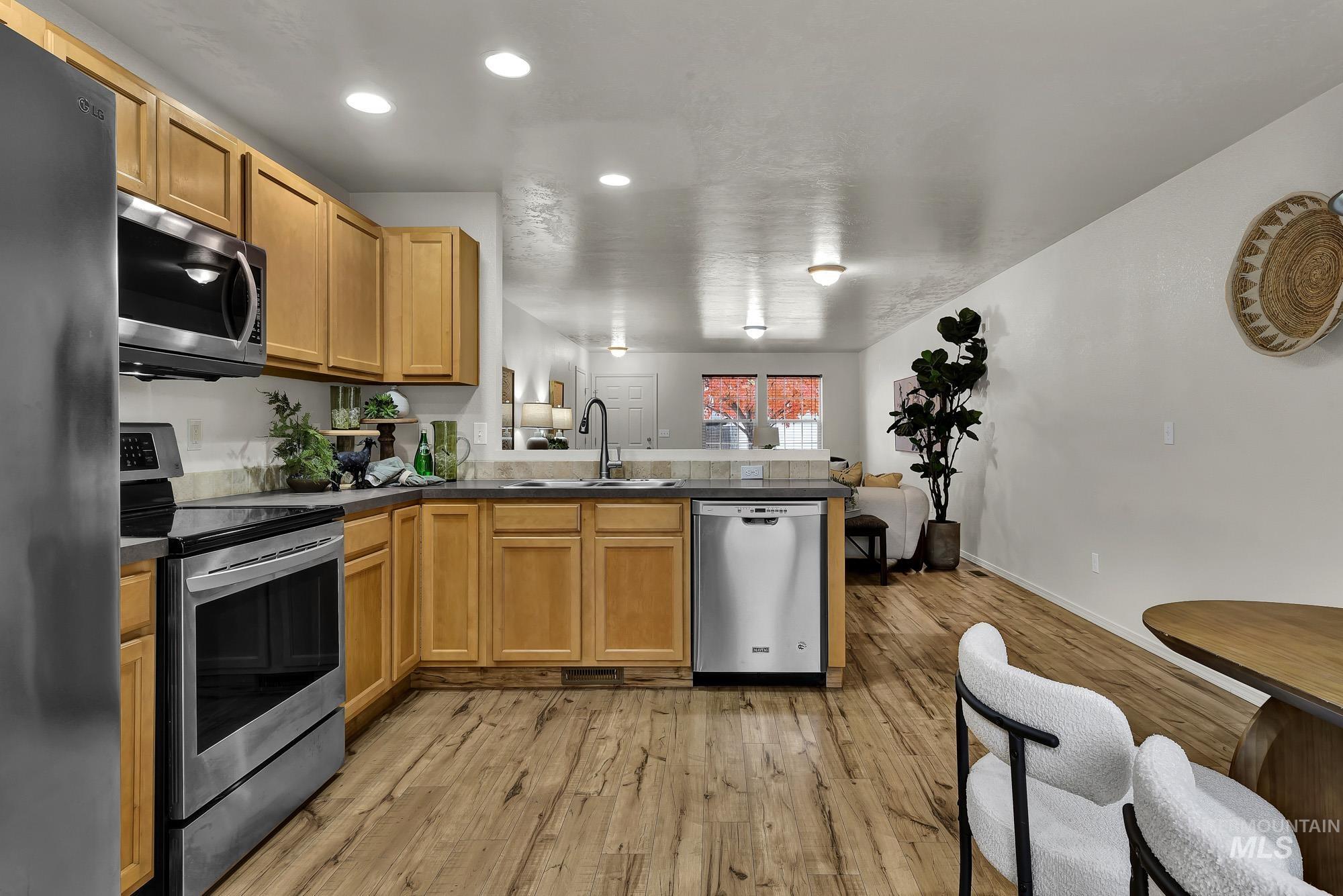 10090 W Lincroft St, Boise, Idaho 83704, 3 Bedrooms, 2 Bathrooms, Residential For Sale, Price $390,000, 98966909