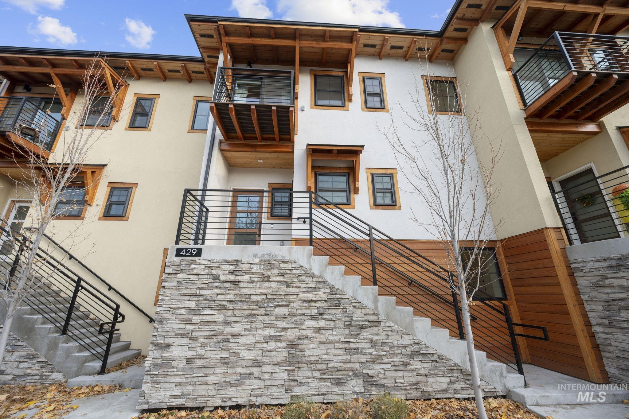 429 E Water Pocket Ln, Garden City, Idaho 83714, 2 Bedrooms, 2.5 Bathrooms, Residential For Sale, Price $750,000, 98966912