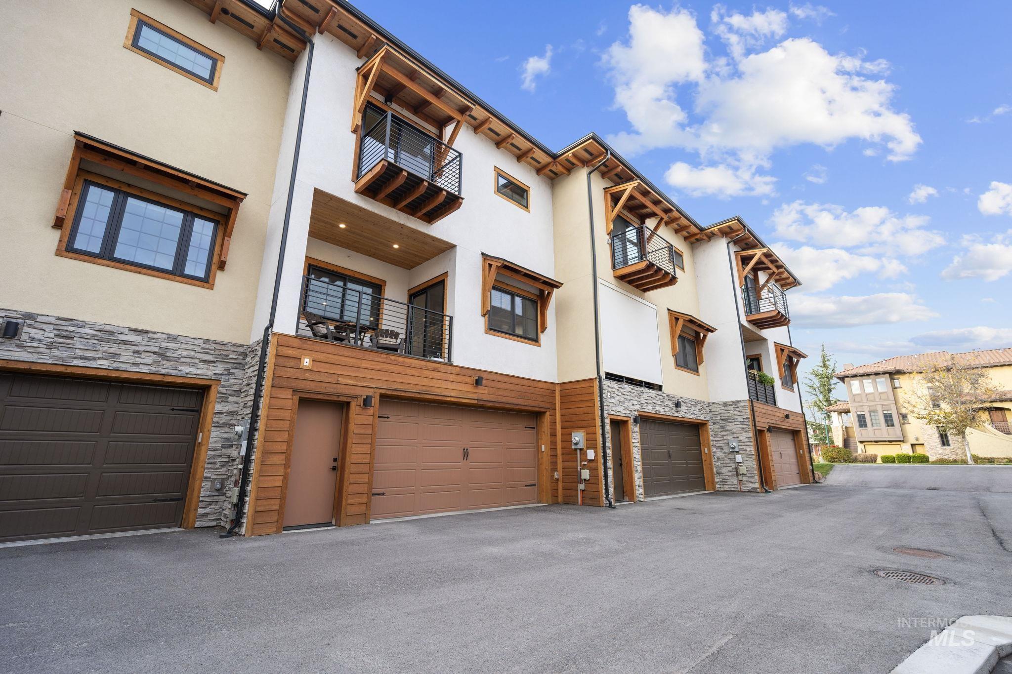 429 E Water Pocket Ln, Garden City, Idaho 83714, 2 Bedrooms, 2.5 Bathrooms, Residential For Sale, Price $750,000, 98966912