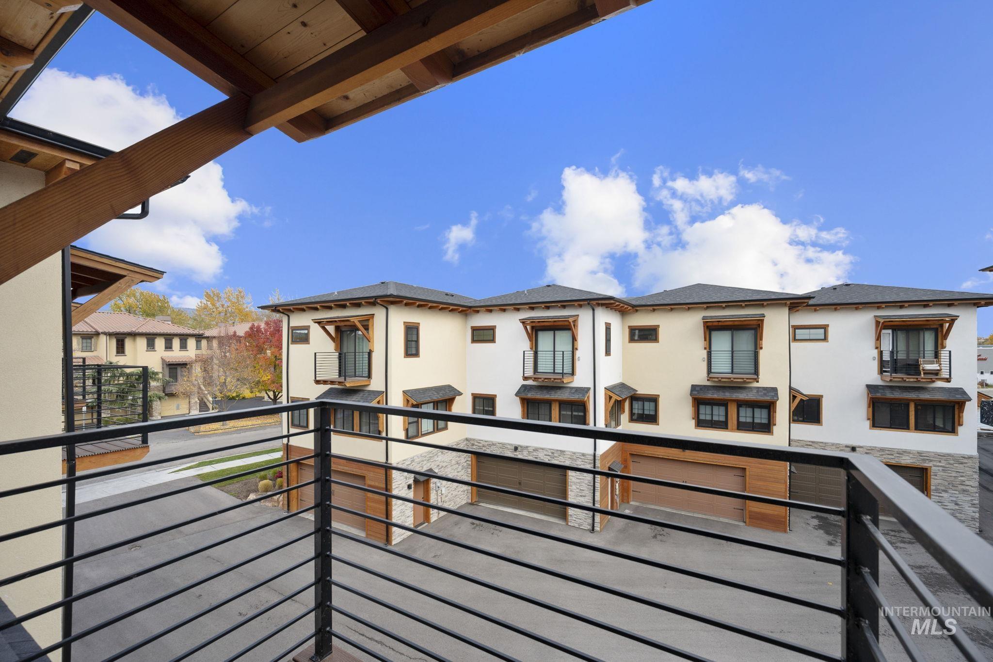 429 E Water Pocket Ln, Garden City, Idaho 83714, 2 Bedrooms, 2.5 Bathrooms, Residential For Sale, Price $750,000, 98966912