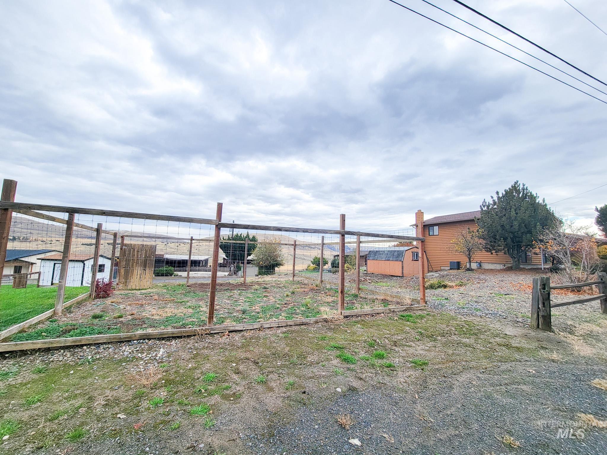 3435 Clemans Road, Clarkston, Washington 99403, 3 Bedrooms, 2 Bathrooms, Residential For Sale, Price $475,000, 98966915