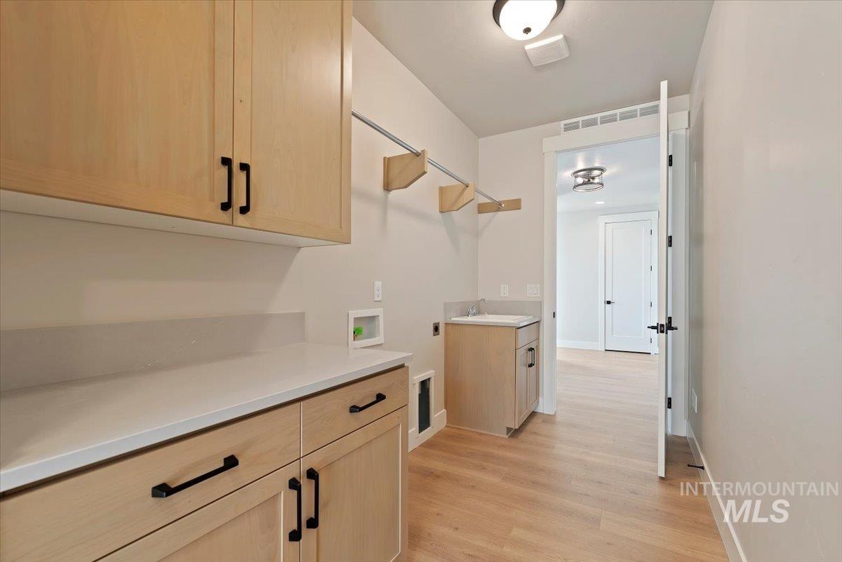 7760 W Flathead Lake St, Eagle, Idaho 83616, 4 Bedrooms, 2.5 Bathrooms, Residential For Sale, Price $899,900, 98966922