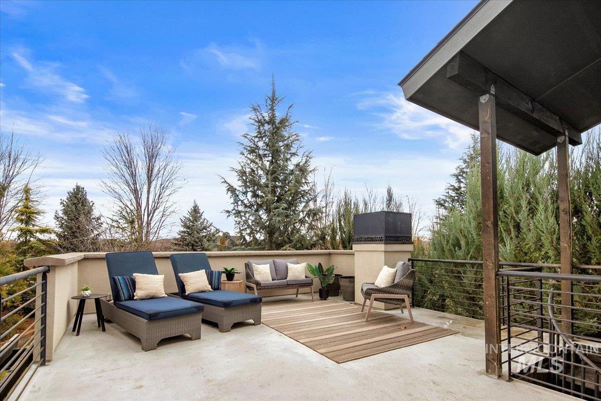 View of patio / terrace featuring an outdoor living space