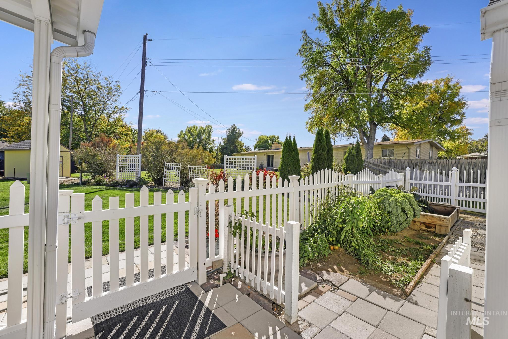 1538 Brookside Loop, Twin Falls, Idaho 83301, 3 Bedrooms, 2 Bathrooms, Residential For Sale, Price $399,000, 98966934