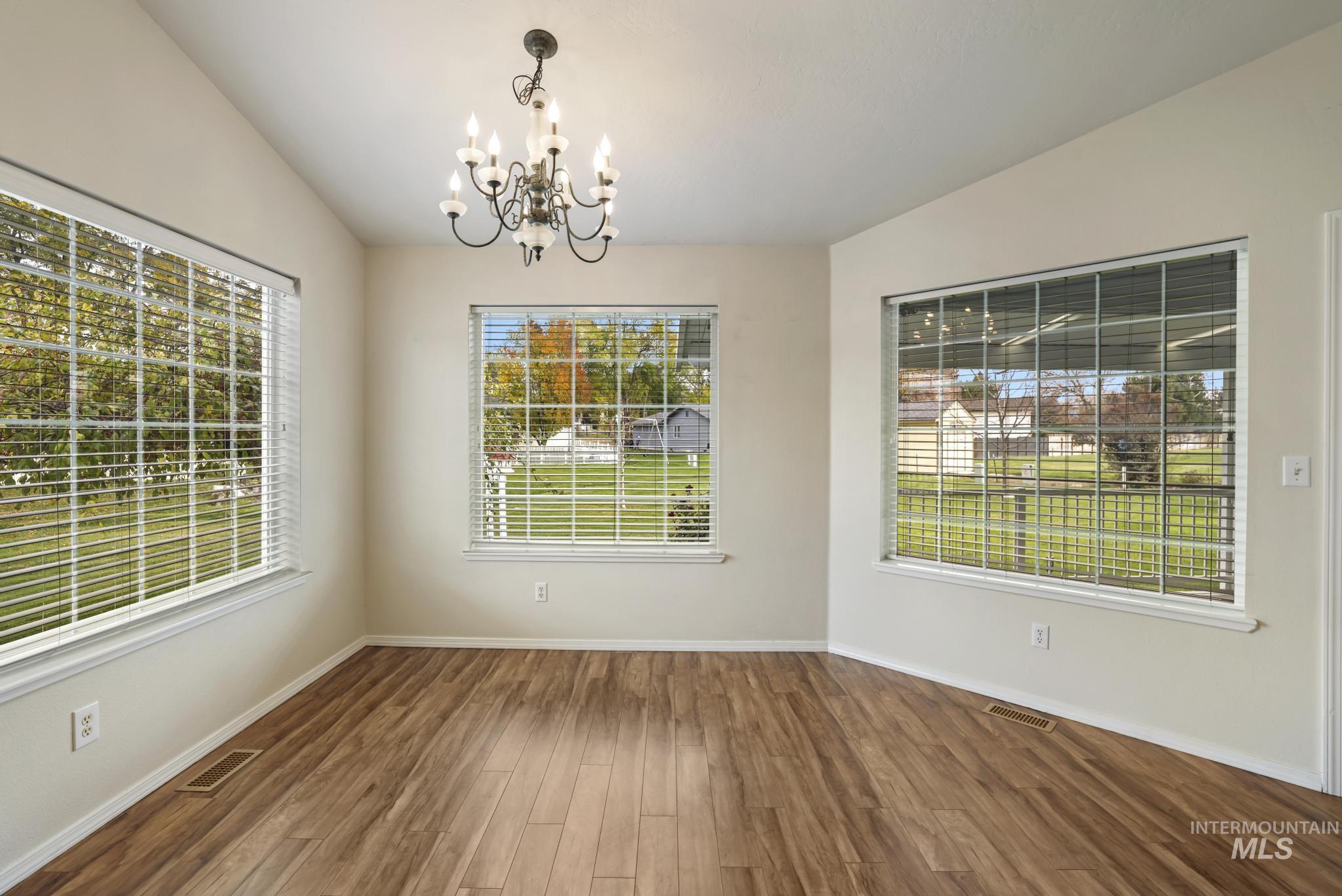 1538 Brookside Loop, Twin Falls, Idaho 83301, 3 Bedrooms, 2 Bathrooms, Residential For Sale, Price $399,000, 98966934