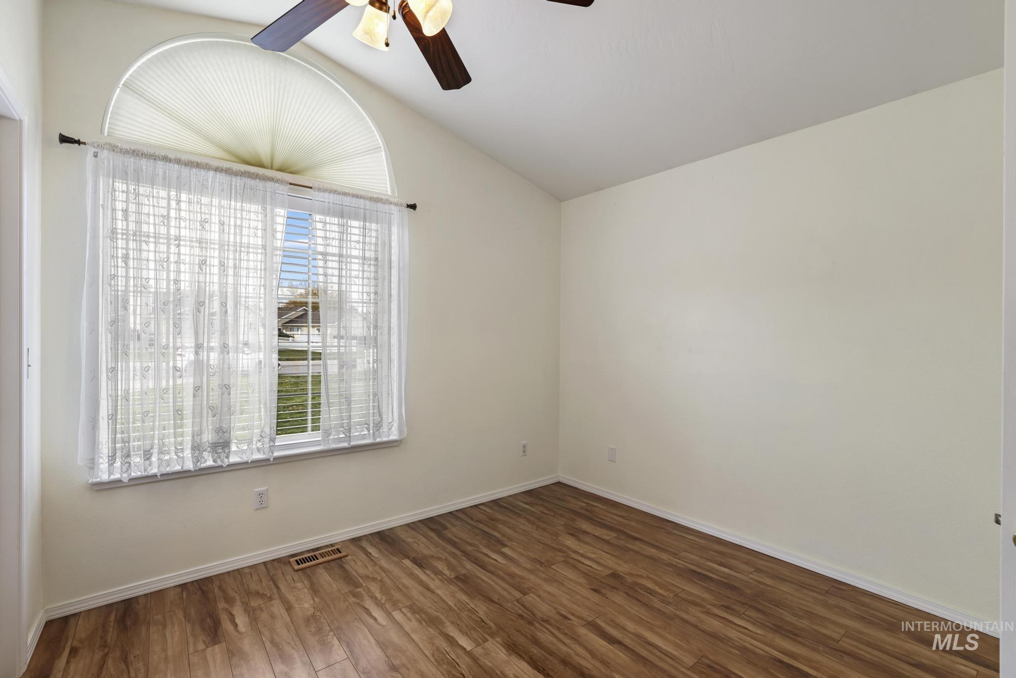 1538 Brookside Loop, Twin Falls, Idaho 83301, 3 Bedrooms, 2 Bathrooms, Residential For Sale, Price $399,000, 98966934