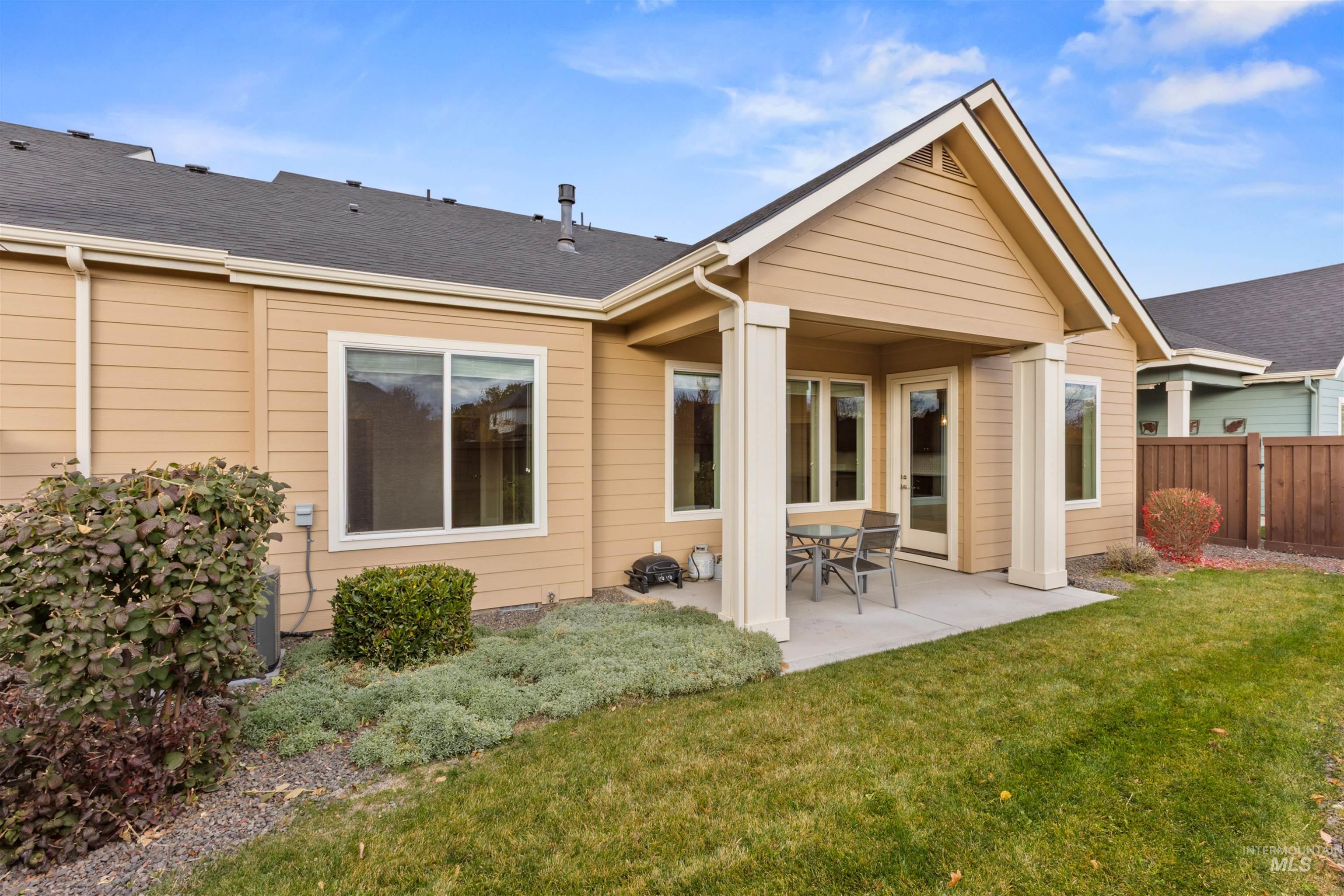 93 W Lockhart ln, Meridian, Idaho 83646, 3 Bedrooms, 2 Bathrooms, Residential For Sale, Price $539,900, 98966935