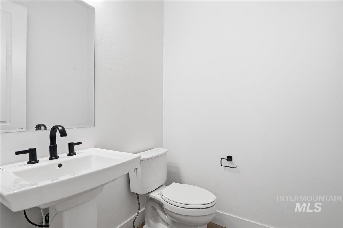 2323 N Kenora Ave, Star, Idaho 83669, 3 Bedrooms, 2.5 Bathrooms, Residential For Sale, Price $704,990, 98966938