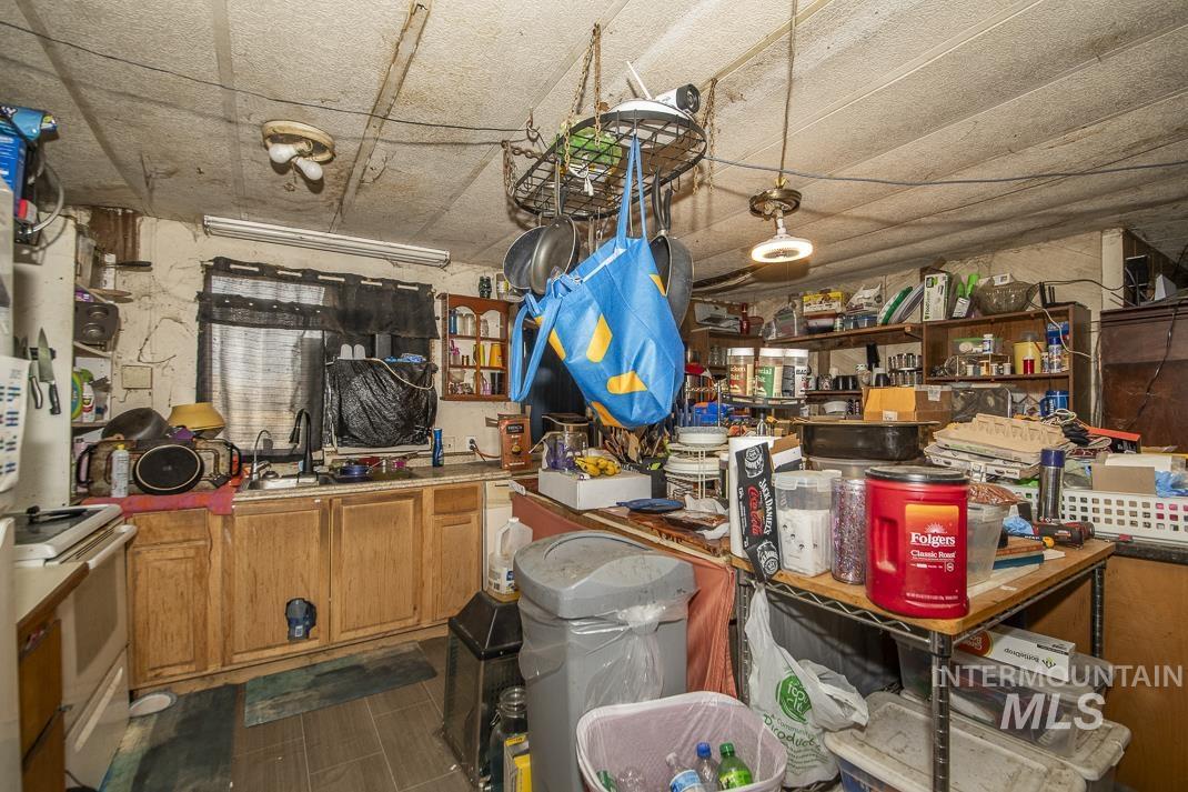 Miscellaneous room with a sink