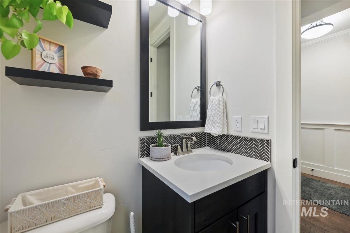 Bathroom with vanity and backsplash