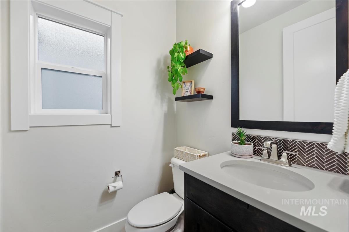 Bathroom with vanity and decorative backsplash