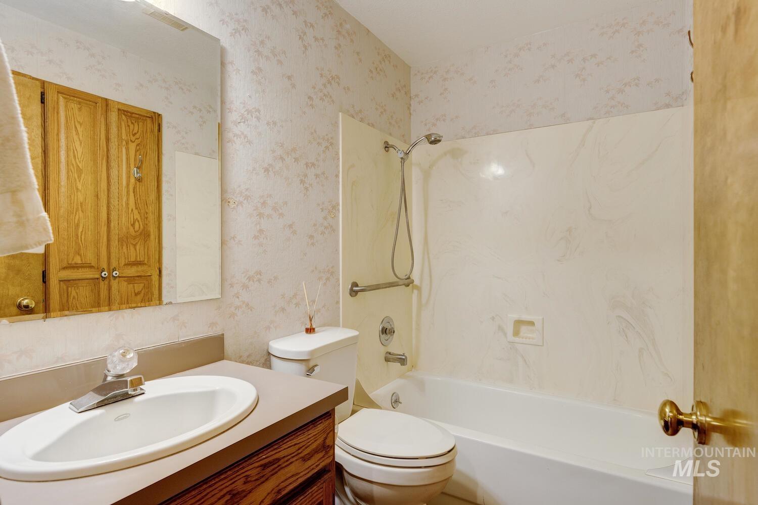 4198 N Oxbow Way, Boise, Idaho 83713, 3 Bedrooms, 2 Bathrooms, Residential For Sale, Price $409,000, 98966973